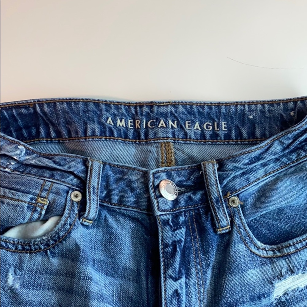 American eagle distressed bluejeans